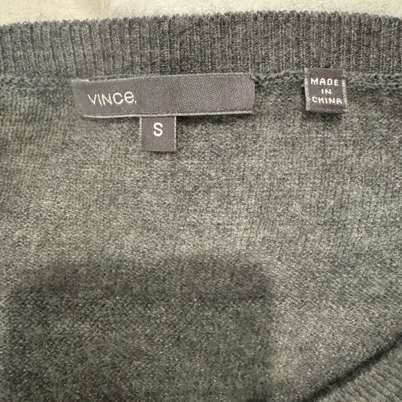 VINCE. CASHMERE BLEND GRAY METALLIC STRIPED PULLOVER LONG SLEEVE SWEATER - Picture 4 of 8